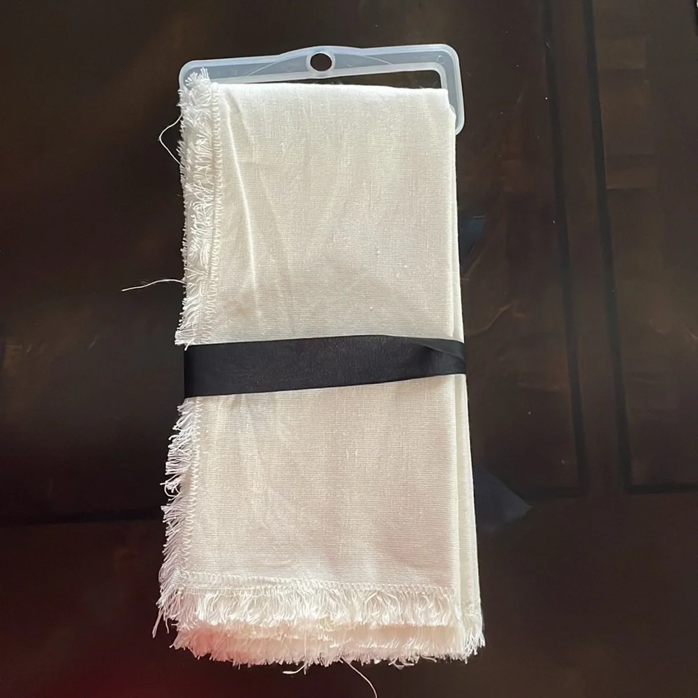 Set of 4 Hearth and Hand linen blend napkins NWT - Picture 2 of 2